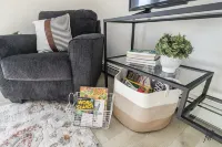 Entire 2BR 1Bath Apt “The Downtown Deneege”