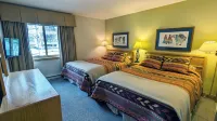 Luxury Condo w/ FREE WiFi, Parking, Heated Pool, Hot Tubs, Skier Shuttles