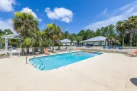 Poolside Escape in Orange Beach Near Beaches, Golf, the Wharf & Sportsplex - 2-Star
