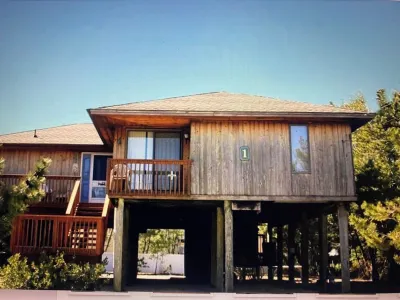 Almost beachfront 3-bedroom house in Loveladies with WiFi, AC Ship Bottom Beach 주변 호텔