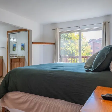 2BR Pine Ridge Condo; Ski-In, Walk to Downtown