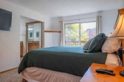 2BR Pine Ridge Condo; Ski-In, Walk to Downtown