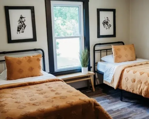 Cozy Midwest Bunkhouse located in the heart of the Ozarks! Hotels in Wright County