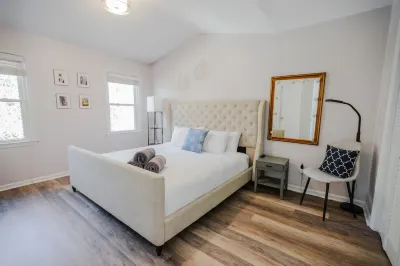 Cozy Townhouse in heart of West Ashley Hotels near Drayton Hall