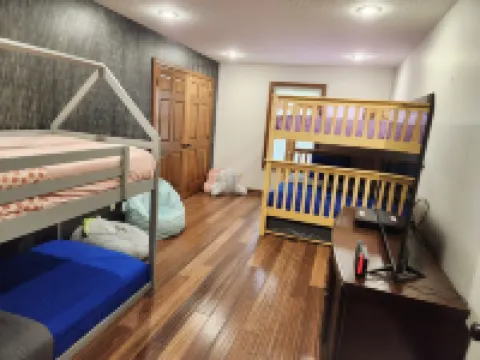 Minutes to Caves! Private Woods! Game Room & Media Room! Great for Get-togethers Hotels in Swan Township