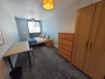 Lesley Court- A spacious 2 bedroom apartment near Chelmsford Centre/ Station