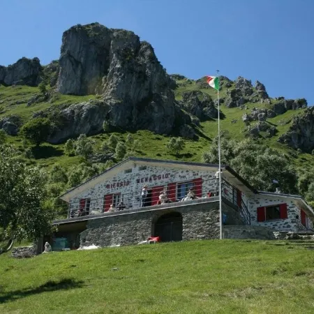 Little House on the Bridge - See Reviews of charming stays in history!