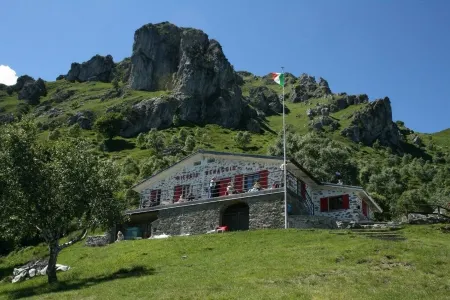 Little House on the Bridge - See Reviews of charming stays in history!