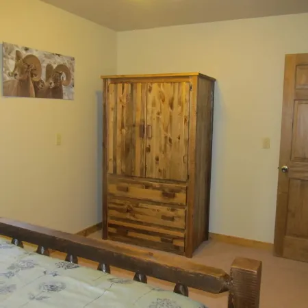 The Mountain Man - Yellowstone and Cody Cabin with spectacular views