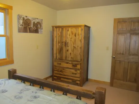 The Mountain Man - Yellowstone and Cody Cabin with spectacular views