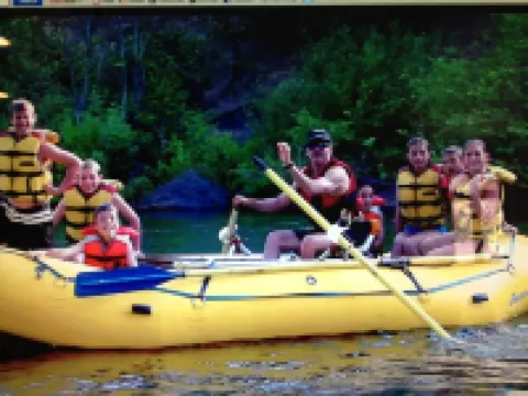 Lux 2/2 w/Firepit Next to Kaweah River & 10 Min from Sequoia National Park