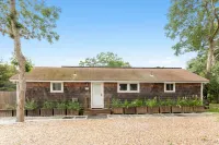 Ritz - East Hampton Cottage On The Water