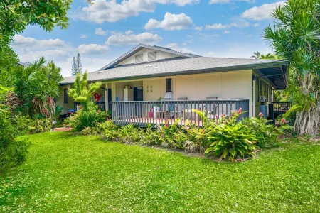 Ground Level Condo Near the Pool! Отели рядом с достопримечательностью «Анини Бич»