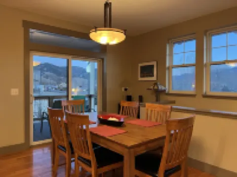 Beautiful Townhome with all the Amenities and access to all Salida has to offer! Hotels in Salida