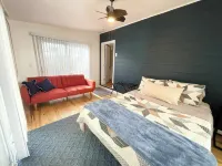 Cottage in Lexington with Lake view just 100 steps from the beach!!