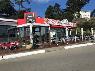Mobilhome family 6/7 Persons Hotel dekat Atlantic Surf Academy