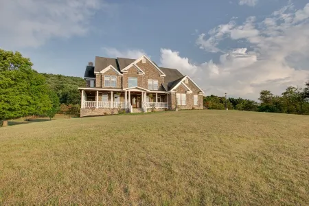 5 -Star Luxury Mountain Getaway - Grandview Lodge - Heated Pool IS Open !!!!