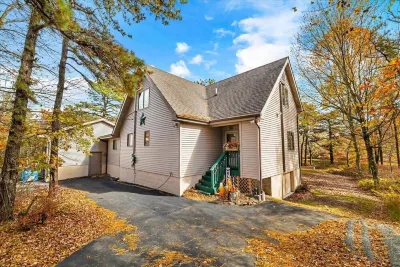Minutes from Kalahari and Camelback, Lakefront Retreat!  Sleeps10+, GameRm