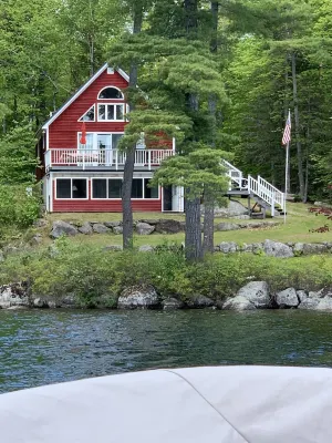 Charming 3 Bedroom on Beech Hill Pond Close to Ellsworth and Bar Harbor WiFi, AC