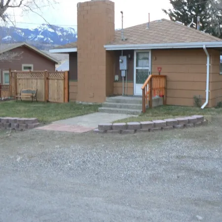 Cozy Home 10 blocks from Yellowstone Park