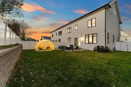 Villa in Boston 6BR 5.5 Bath-IGLOO, Arcade, Parking,Game Room,EV Отели рядом со станцией Брендейс / Робертс