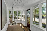 Story book 1920's home in down town Coeur d'Alene with AC, WiFi