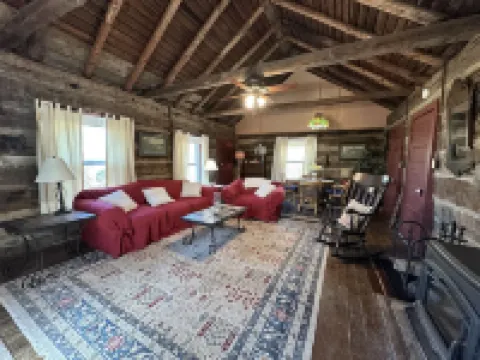 Beautifully Restored Log Cabin in Bluemont, VA