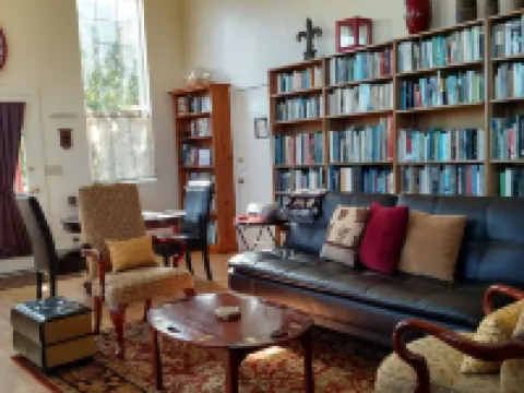 The Library Suite with over 3000 books707) 786-7014 Hoteles en Ferndale