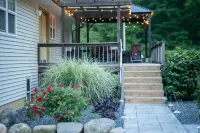 Secluded 5 acre getaway heated inground pool 6 person hot tub