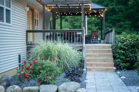 Secluded 5 acre getaway heated inground pool 6 person hot tub