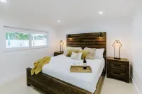 Encanto Family, cozy patio & pool, near to everything - Homestays