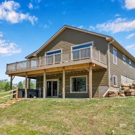 The Bridgeview Lodge  Hot Tub + Incredible Mississippi River Views & Sunsets