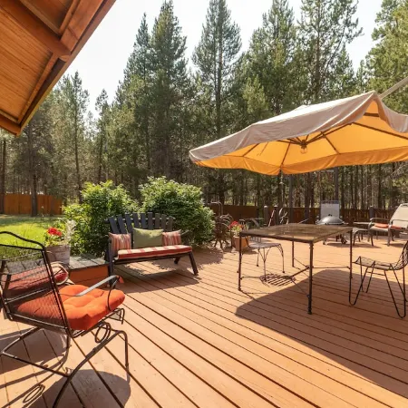 Cascade Basecamp, Fully Fenced/Hot Tub/Pet Friendly!