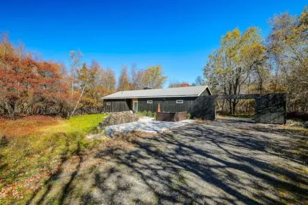 Modern Rustic Private Ranch Home Отели в г. Танкханнок Тауншип