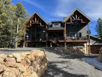 Stunning Luxury Executive Style Cabin 7 BR 4.5 BA Hi Speed Wi-Fi