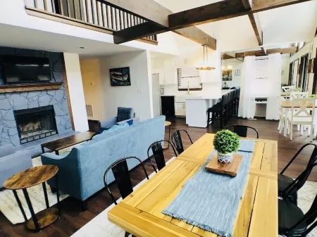 Luxury Private Lake House w/ Hot Tub & Dock!