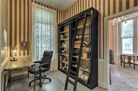 Historic David Brewer Victorian Отели рядом с достопримечательностью «Performing Arts Center»