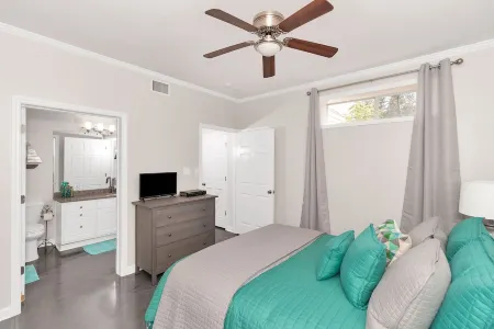 Waterfront Getaway at Lake Martin – Deep Water Access & Breathtaking Views