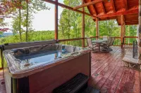 Beautiful ,spacious log cabin. Close to all the attractions in the Hocking Hills