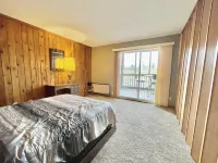 Snowmobile Discount Ice Fish. Sleep 8. 3 Bedroom 2 Bath Better Than Any Motel.