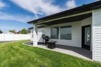 Chic & Stylish/King bd/Fireplace Hotels in Kimberly