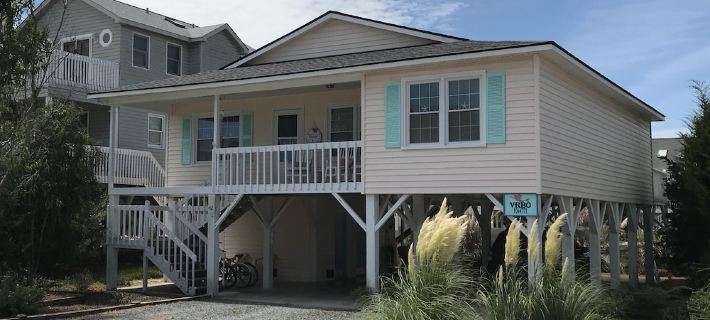 Wonderful location, mid-island! Short walk to beach, pier and island market. Hotels in Sunset Beach