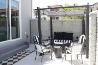 Thanksgiving Family Getaway, Modern Townhome, Hm Theater, Fireplace & Mtn Views Hotels in Highland