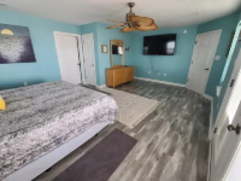 Screened in Porch 5 Br/4.5 Bath - Sleeps 14-18 w/Beach Gear, Cargo Lift