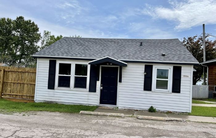 Relax on beautiful Lake Michigan - 5 minutes from town!