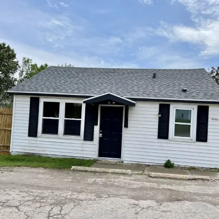 Relax on beautiful Lake Michigan - 5 minutes from town!