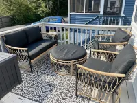 Boho Beach Cottage- Quiet, Deck, Private parking, Bikes- 1 mi to Beach & Boards!