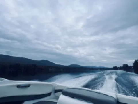 Loon Watch. Private Adirondack Lakefront house on Lake Algonquin in Wells, NY 哈密爾頓縣酒店