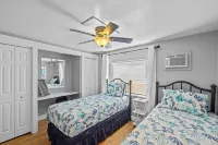 Pet Friendly Boat Parking White Sand Beaches 30-A. Bikes, Beach Chairs, Umbrella