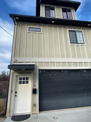 Located in Downtown Evanston, Walking distance to food, shops, and Train Depot. فنادق في إيفانستون